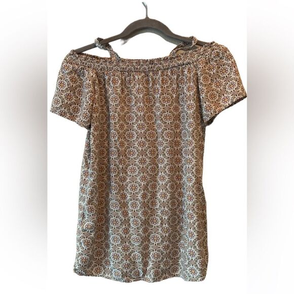 Art Class- Off the Shoulder Top Size Medium (7/8) - Picture 2 of 3